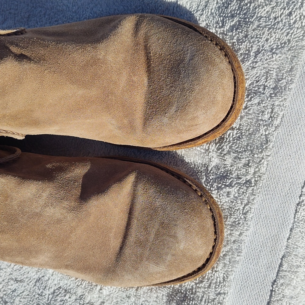 Boot's - Picture 4 of 5
